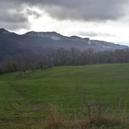 Charmante Caravane Dans Un Ecrin De Nature Campsite Truinas