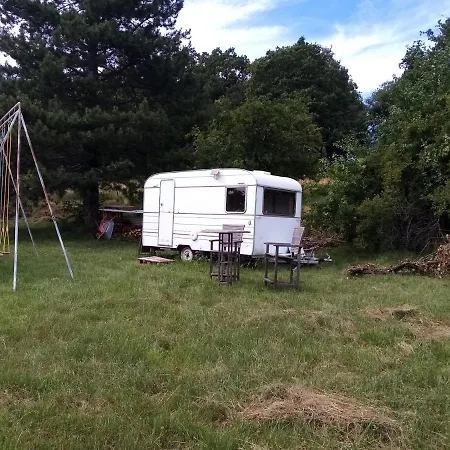 Charmante Caravane Dans Un Ecrin De Nature Truinas