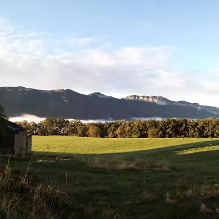 Campsite Charmante Caravane Dans Un Ecrin De Nature